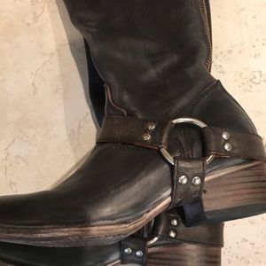 Freebird size 9 tall harness boot